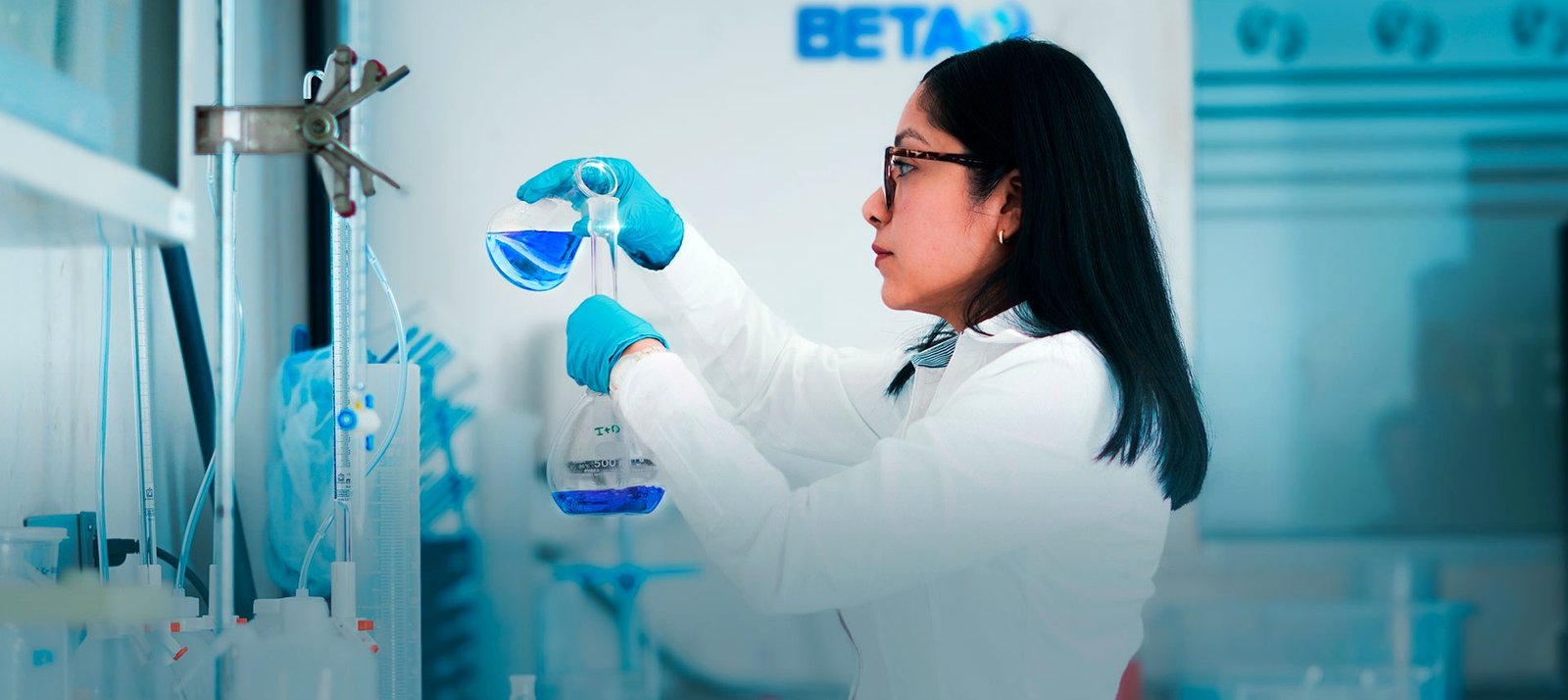 Laboratorio de control de calidad de BETA PROCESOS, empresa mexicana de detergentes certificada Halal