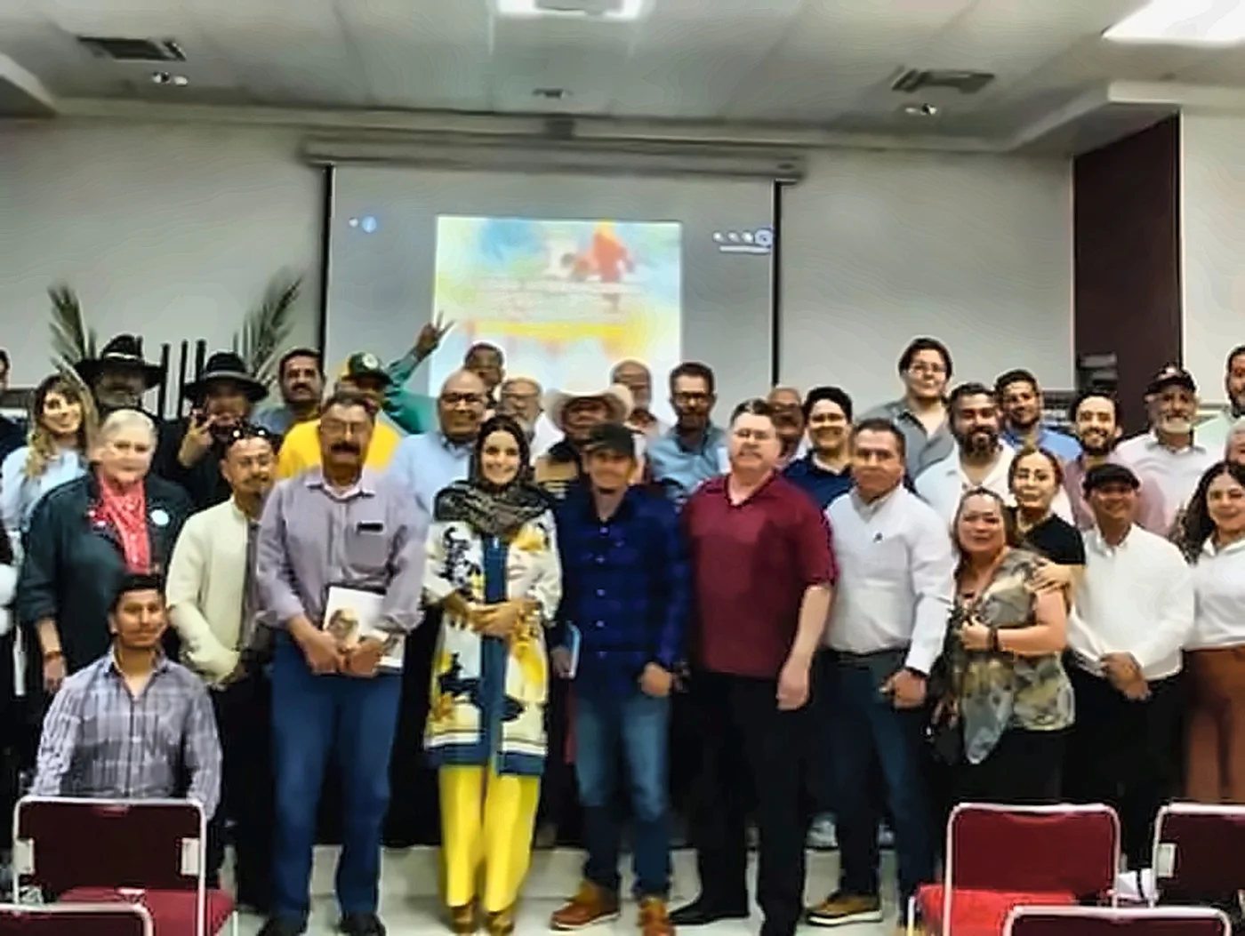Participantes del curso internacional de cultivo de dátiles junto a la directora de MEHA
